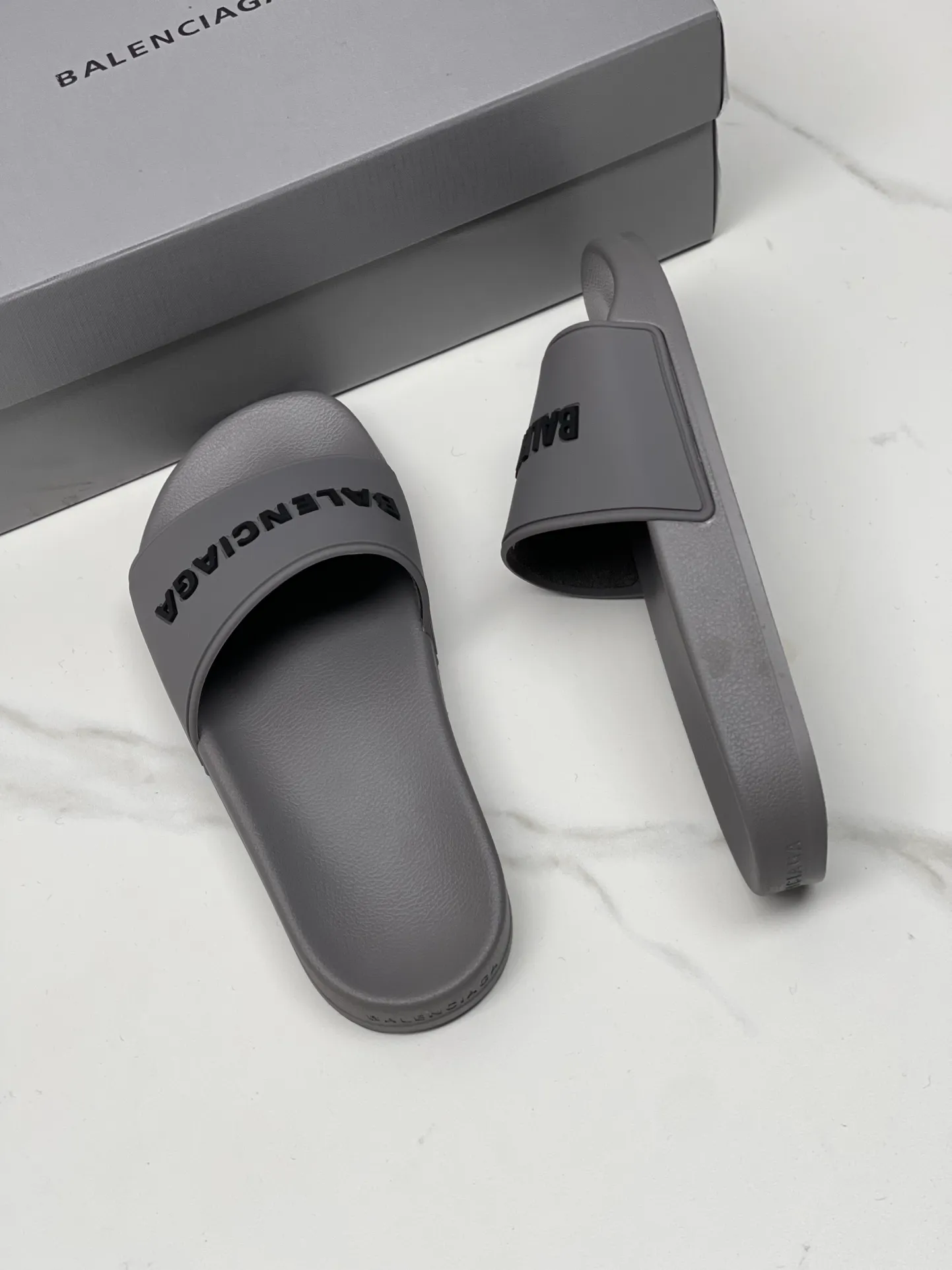 👟👟Ex-factory price 240👟👟 Women's Shoes Women's Clothing Balenciaga 2023 trendy slippers!  Balenciaga Political Campaign Latest Abrasive Development!  A favorite of European and American ladies, celebrities, and Internet celebrity girls. Exquisite uppers are hand-sewn and threaded. They are fluffy and soft, skin-friendly and soft, a must-have for summer. Fashionable but not overly ostentatious. Original natural rubber non-slip and wear-resistant sole. Size 35-40, 39-45 matching counter latest original packaging.